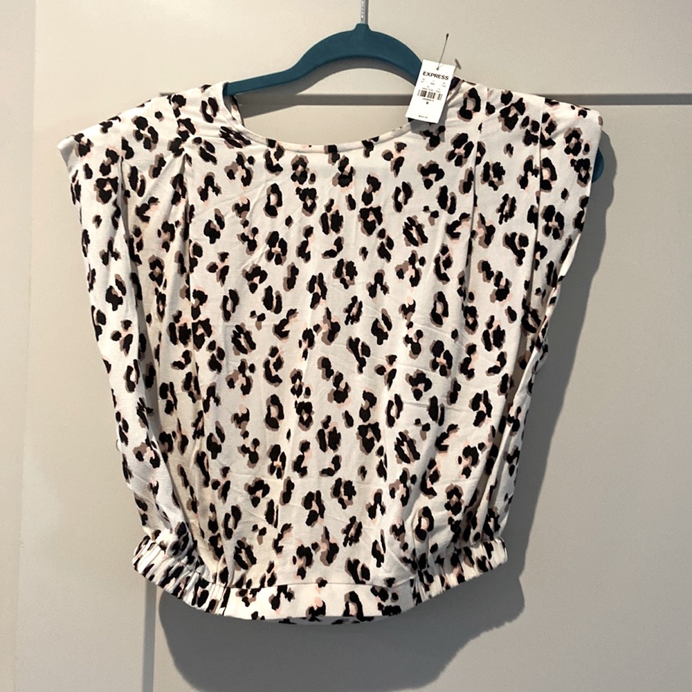 Express leopard print cropped top, size Medium